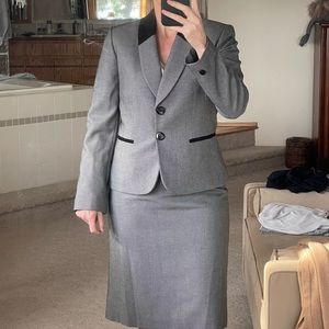 Tahari Skirt and Blazer Size 6 Black